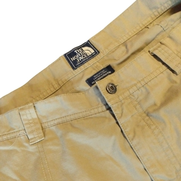 The North Face Other - The North Face Khaki Cargo Shorts men's‎ Size 40 Regular